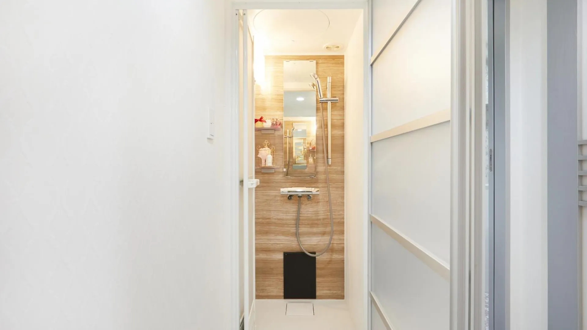 Higashi-Shinjuku Station Apartment Tokyo